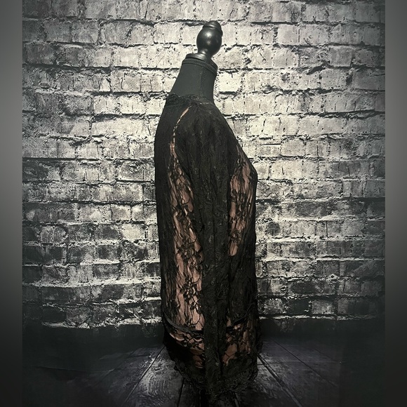 Miss H Top - Picture 2 of 5